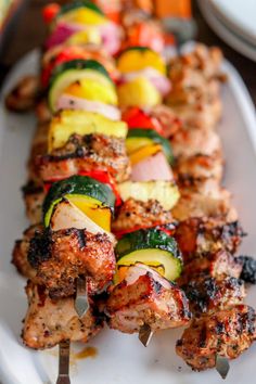 #ad Here is a delicious recipe by Kylee @kyleecooks bit.ly/2Hm9Eql - I am so looking forward to grilling this year! To make this Roasted Garlic & Black Pepper Grilled Pork Kabobs all you need is Smithfield Pork Tenderloin and fresh veggies - #GetGrillingAmerica !
