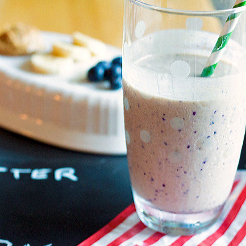 This gets my motor runnin\'! -> Peanut Butter Banana Blueberry Protein Smoothie -